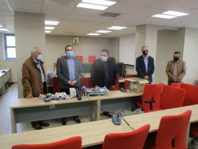Τριάντα σετ πρώτων βοηθειών από τον Δήμο Καλαμάτας σε αστυνομικούς (βίντεο)