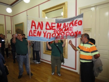 Νέα ένταση χθες για την καθυστέρηση των προνοιακών στο Δημαρχείο Καλαμάτας 