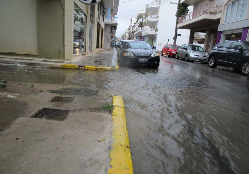 Καλαμάτα: Ξανά... ποτάμι η Φαρών (βίντεο)