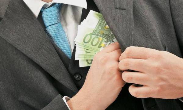Σε χωριό της Μεσσηνίας: Πήρε 2.200 ευρώ από 86χρονο για να μην κουρευτούν οι καταθέσεις