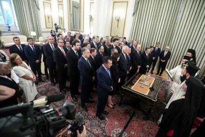 Ορκίστηκαν τα 50 μέλη της νέας κυβέρνησης