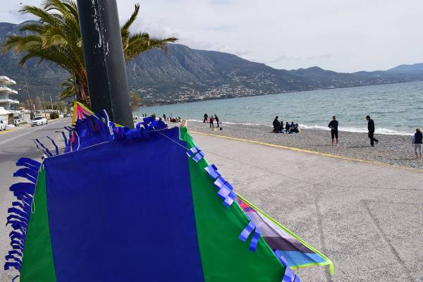 Πλήθος κόσμου στην παραλία της Καλαμάτας για τα Κούλουμα (Φωτογραφίες)