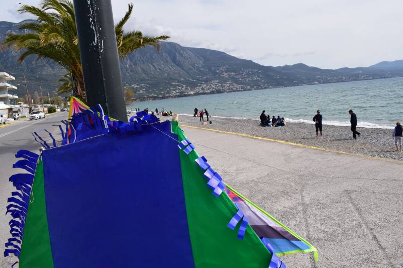 Πλήθος κόσμου στην παραλία της Καλαμάτας για τα Κούλουμα (Φωτογραφίες)