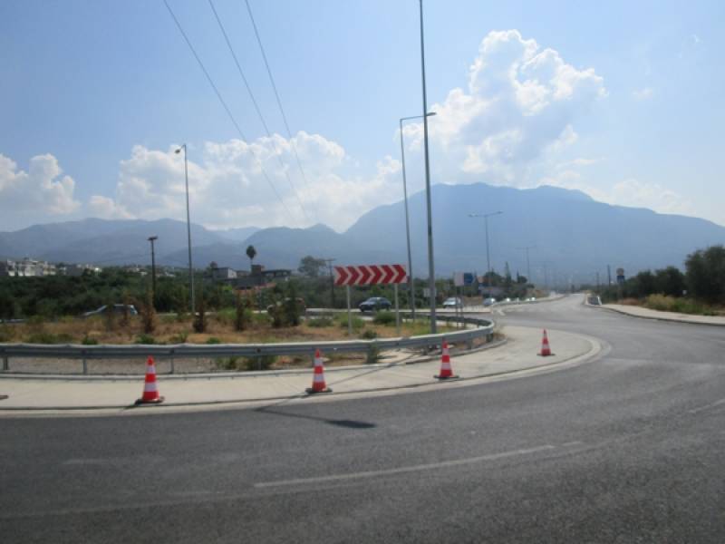 Εβαλαν και κώνους