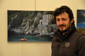 "Μάνη, ο τόπος που έπλασε τον άνθρωπο": Κερδίστε ένα φωτογραφικό έργο του Τάσου Βαμβακά