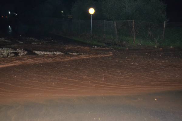 Η νεροποντή προκάλεσε προβλήματα στην Κυπαρισσία (φωτογραφίες)