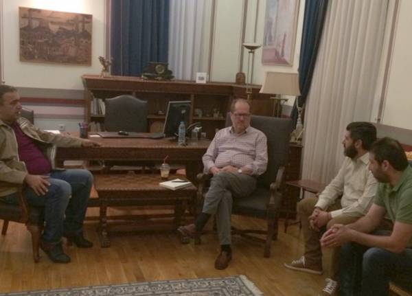 Ζητούν διαγράμμιση και φανάρια στου Καρέλια