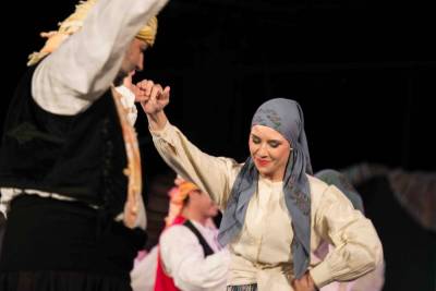 Πολιτιστικοί σύλλογοι Καλαμάτας - Ο κόσμος «αγκαλιάζει» και πάλι τον παραδοσιακό χορό