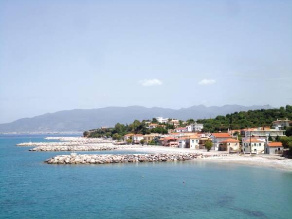 Λύση με κυματοθραύστες παράλληλους στην ακτογραμμή της Μεσσηνίας