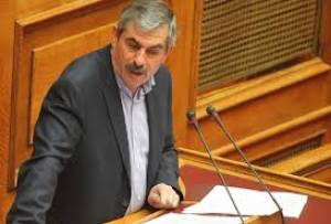 Σκληρή απάντηση Πετράκου σε "Παρασκήνιο" και Μουρούτη για την καπνοβιομηχανία "Καρέλια"