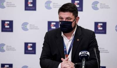 Χαρδαλιάς για Πάσχα: Διπλή μάσκα και επιτάφιος στο προαύλιο των εκκλησιών