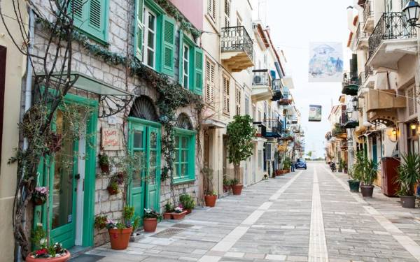 “Βουλιάζει” από τουρισμό η Πελοπόννησος, σύμφωνα με τον Τατούλη