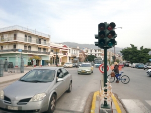 Οι άλλοι ξηλώνουν τα φανάρια και εμείς τα ανακαλύπτουμε!