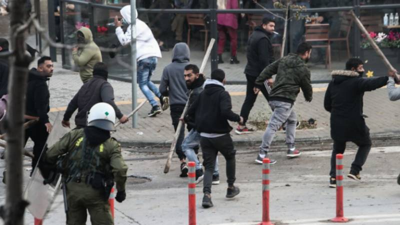 Θεσσαλονίκη: Νύχτα επεισοδίων στον απόηχο του θανάσιμου τραυματισμού 17χρονου από αστυνομικό (βίντεο)