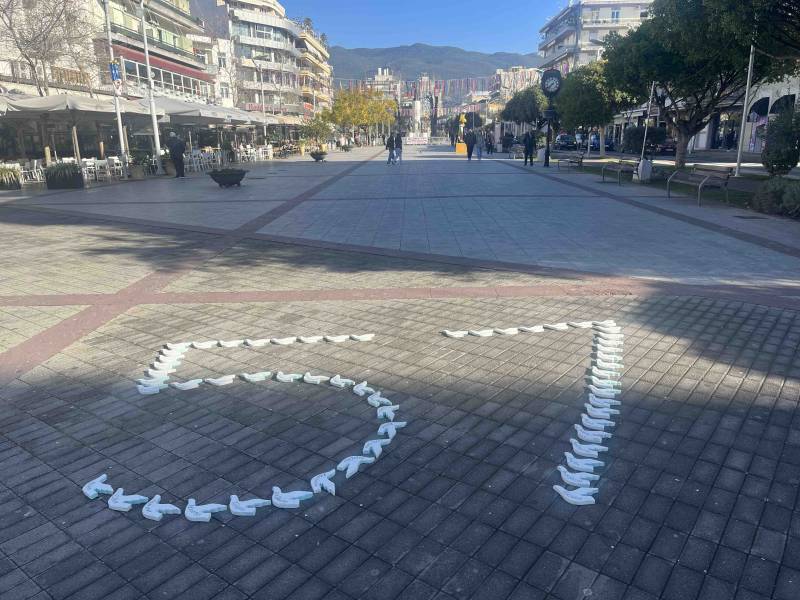 Συγκέντρωση διαμαρτυρίας για τα Τέμπη στην Καλαμάτα