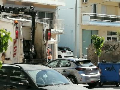 Πρόβλημα τα παρκαρισμένα για τα απορριμματοφόρα