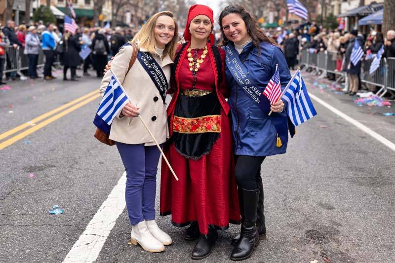 Από αριστερά προς δεξιά: Κυριακή Γκαλίτση, Γεωργία Γιαννουκάκη-Μαμμή και Σωτηρία Ρέγκλα-Ζαζάνη.