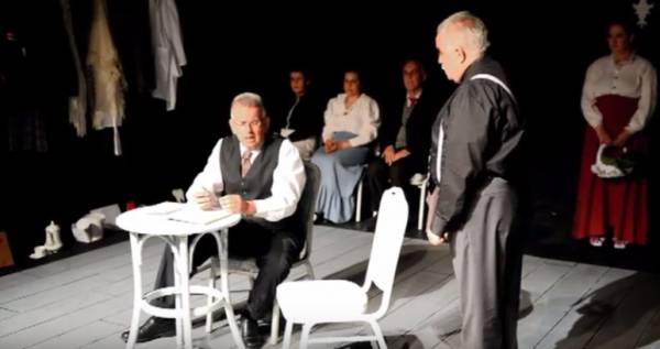 Μεσσήνιος καθηγητής σε θεατρική παράσταση στην Πέλλα (βίντεο)