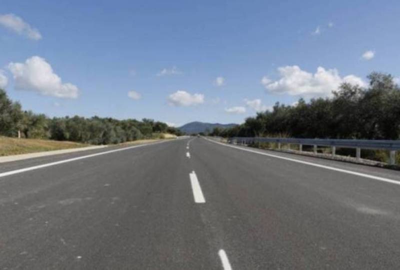 Απάντηση για μπάρες στο δρόμο Γαργαλιάνων - Φιλιατρών