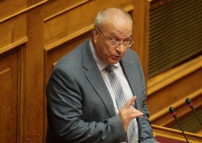 Επιμένει ο Γρηγοράκος στην άποψη ότι δεν αποκλείονται διαρροές προς το Μητσοτάκη