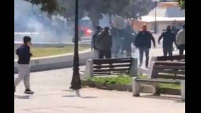 Επεισόδια στη Νίκαια από οπαδούς ομάδων – Κινδύνευσαν παιδιά από βόμβες μολότοφ (βίντεο)