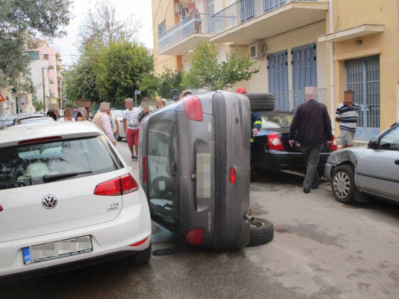 Αυτοκίνητο... τούμπαρε στο κέντρο της Καλαμάτας