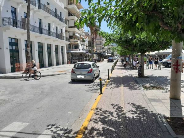 Καλαμάτα: Παραδόθηκε στην κυκλοφορία η μονοδρομημένη Ναυαρίνου (βίντεο)