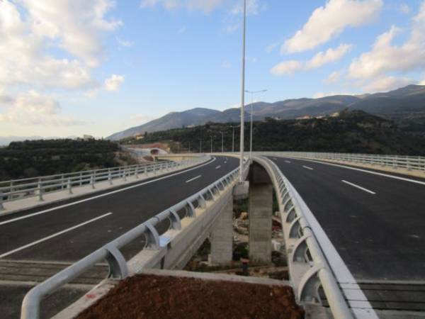 Ετοιμος όλος ο περιφερειακός - Περιμένει τον Τσίπρα να τον παραδώσει πριν τα Χριστούγεννα (φωτογραφίες)