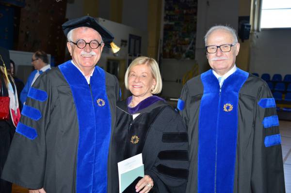 Ο Σταύρος Μπένος στην τελετή αναγόρευσής του σε επίτιμο διδάκτορα του Hellenic American University: «Τα όρια του κράτους είναι πεπερασμένα»