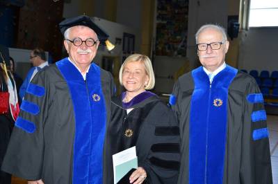 Ο Σταύρος Μπένος στην τελετή αναγόρευσής του σε επίτιμο διδάκτορα του Hellenic American University: «Τα όρια του κράτους είναι πεπερασμένα»