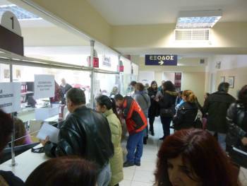 Ουρές στο ΙΚΑ για θεώρηση βιβλιαρίων