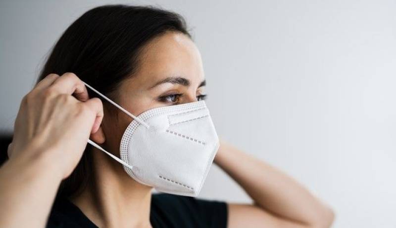 Αυξάνουν τον ΦΠΑ σε μάσκες και αντισηπτικά με το νέο κύμα πανδημίας να απειλεί
