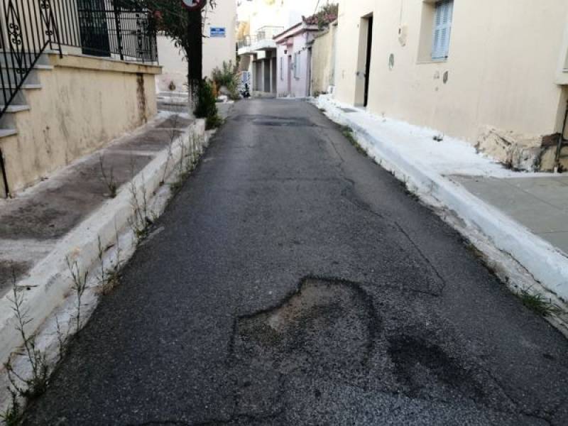 Λακκούβες στη Μανιακίου