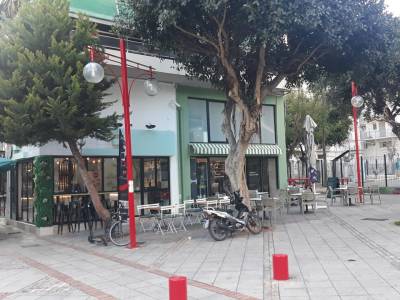 Καλαμάτα: Ζώνη για τραπεζοκαθίσματα στην πλατεία Ταξιαρχών