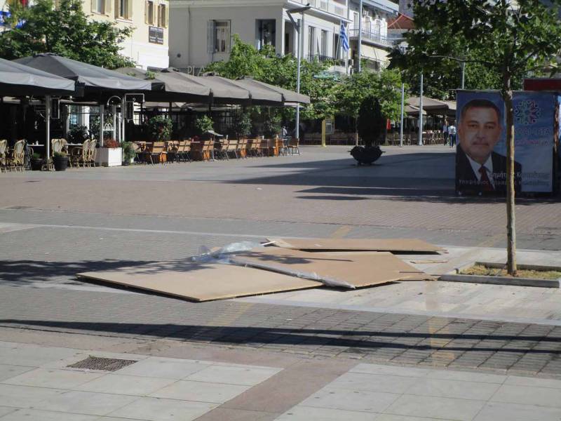 Ισοπέδωσαν το προεκλογικό περίπτερο της Χρυσής Αυγής στην Καλαμάτα