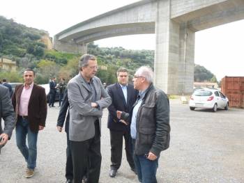 Στο &quot;νεκρό&quot; εργοτάξιο του περιφερειακού της Καλαμάτας ο Αντ. Σαμαράς (βίντεο)