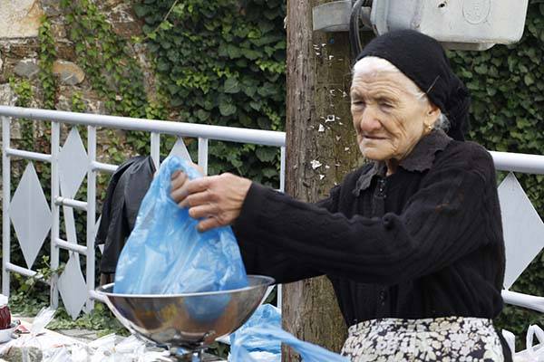 Μαθήματα οικονομίας από Κουτσαβίτισσα γιαγιά