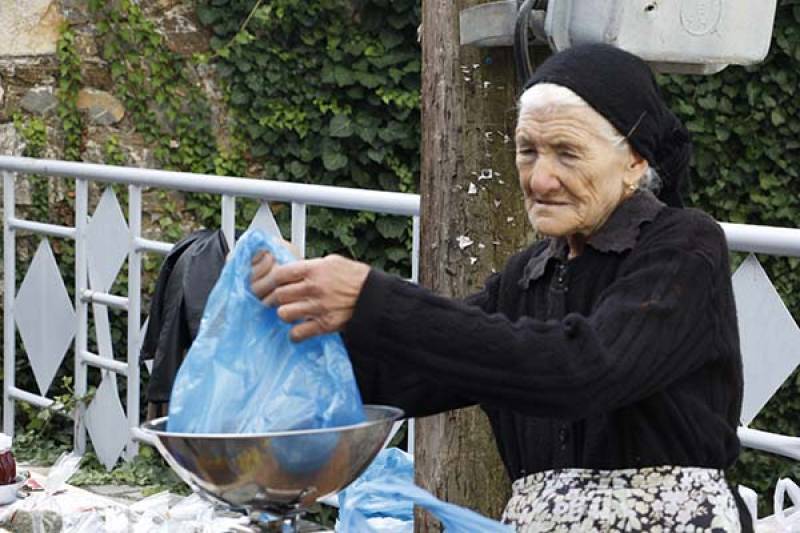 Μαθήματα οικονομίας από Κουτσαβίτισσα γιαγιά