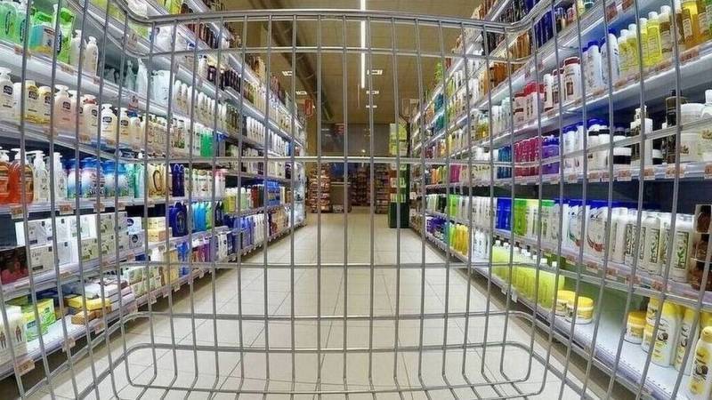 Σε νέες μειώσεις προχώρησαν οι αλυσίδες σούπερ μάρκετ στο «καλάθι του νοικοκυριού» για την 4η εβδομάδα
