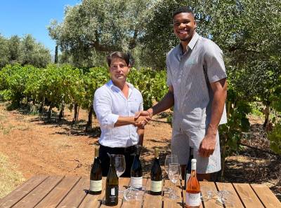 Οι Αντετοκούνμπο μέτοχοι στα Ελληνικά Οινοποιεία - Επενδύουν με την ΤΕΜΕΣ για ανάπτυξη των αμπελώνων Navarino Vineyards