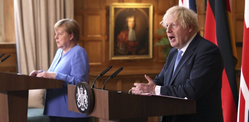 Μέρκελ: Οι πλήρως εμβολιασμένοι Βρετανοί θα ταξιδεύουν στην ΕΕ χωρίς καραντίνα