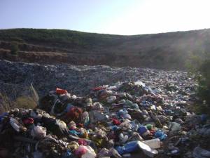 Η χωματερή στο Αλιμάκι ανησυχεί τους κατοίκους