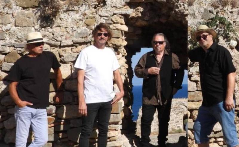 Κορώνη: Μουσική βραδιά με την μπάντα "The Salty Rocks Band"