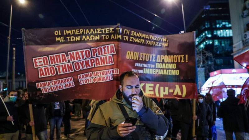 Μαζική συγκέντρωση στο Σύνταγμα κατά της ρωσικής εισβολής (βίντεο)