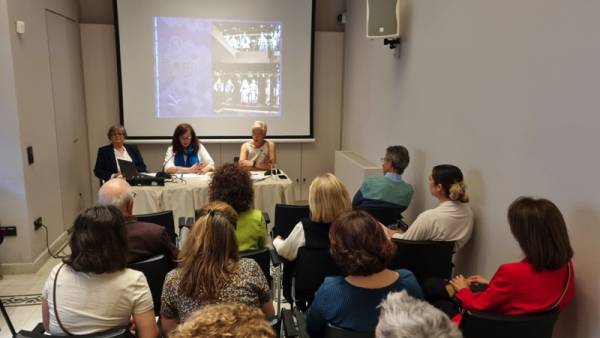 Διεθνής Ημέρα Μουσείων στη Συλλογή Ελληνικών Ενδυμασιών "Βικτωρία Καρέλια" (βίντεο)