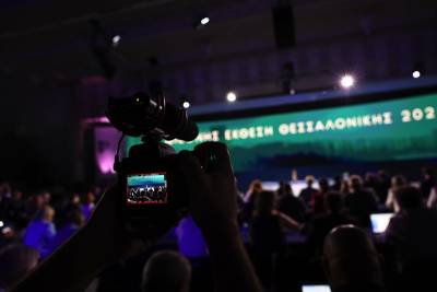 Παραστάσεις προπαγάνδας με τη συμμετοχή κομπάρσων