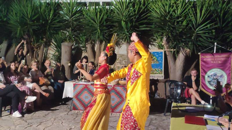 Ξεκίνησε το 16ο Διεθνές Φεστιβάλ Παράδοσης "Κυπαρισσιακές Ηλιαχτίδες" (βίντεο-φωτογραφία)