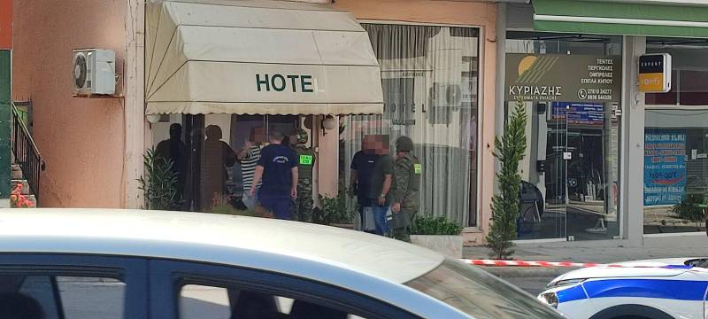Σε εξέλιξη η απομάκρυνση των χειροβομβίδων από το παλιό κτήριο στην Κυπαρισσία
