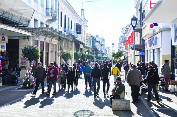 Πλημμύρισε με κόσμο χθες το κέντρο της Καλαμάτας