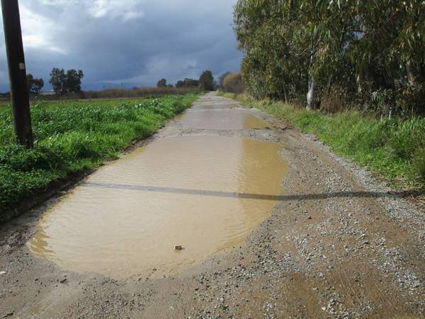 "Λίμνες" δίπλα στο κανάλι